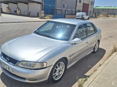 Usado Opel Vectra Elegance 125 CV (91 kW) 2001 Blanco Berlina