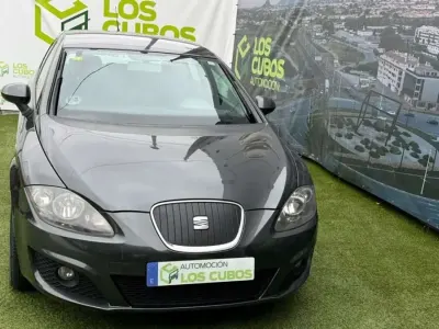 Usado Seat Leon Style 105 CV (77 kW) 2011 Amarillo Utilitario
