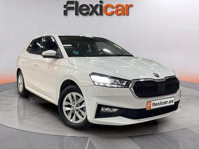 Usado Skoda Fabia Selection 95 CV (69 kW) 2024 Blanco Utilitario