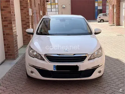 Usado Peugeot 308 Active 130 CV (95 kW) 2017 Blanco Berlina