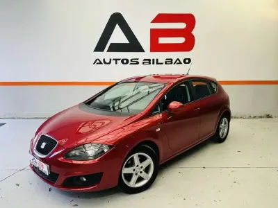 Usado Seat Leon Ecomotive 105 CV (77 kW) 2010 Rojo Utilitario