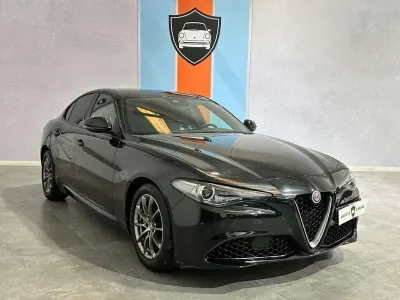 Usado Alfa Romeo Giulia 136 CV (100 kW) 2017 Negro Berlina