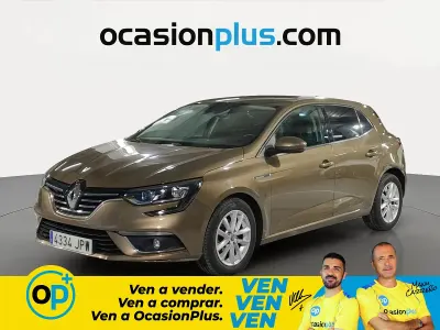 Usado Renault Mégane III Zen 132 CV (97 kW) 2016 Marrón Berlina