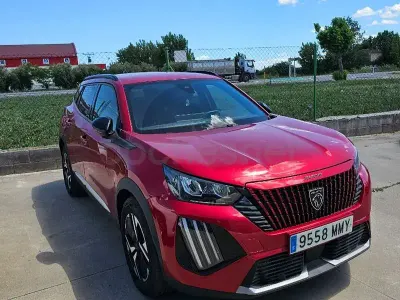 Usado Peugeot 2008 Allure 100 CV (73 kW) 2024 Rojo SUV
