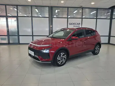 Usado Hyundai Bayon 100 CV (73 kW) 2025 Granate SUV