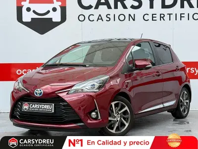 Używany Toyota Yaris Hybrid Advance 100 KM (73 kW) 2018 Czerwony Sedan/Limuzyna