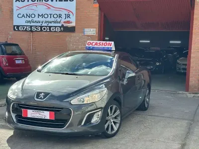 Usado Peugeot 308 CC Active 120 CV (88 kW) 2014 Gris Descapotable