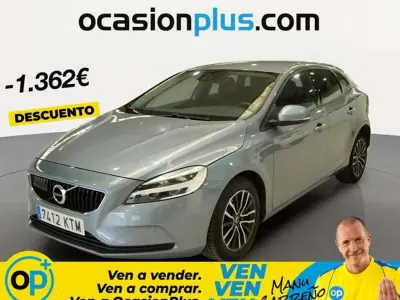 Usado Volvo V40 Momentum 120 CV (88 kW) 2019 Azul Utilitario