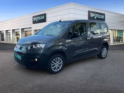 Usado Fiat Doblò 131 CV (96 kW) 2023 Gris Monovolumen