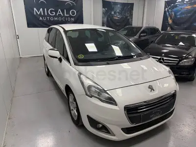 Usado Peugeot 5008 Access 115 CV (84 kW) 2014 Blanco Monovolumen