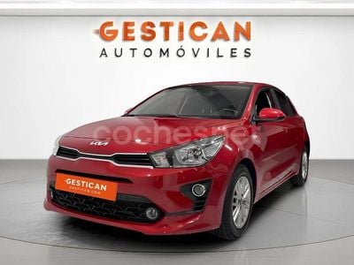 Rojo Usado 2023 Kia Rio Berlina | 13.990 € (Precio justo)