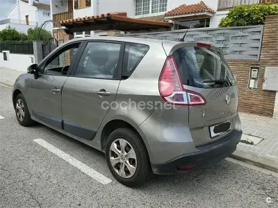 Usado Renault Scenic E-Tech Authentique 110 CV (80 kW) 2010 Beige Monovolumen