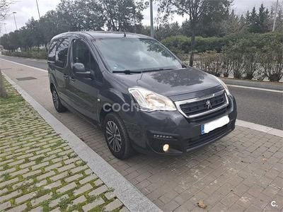 Usado Peugeot Partner Tepee Active 100 CV (73 kW) 2016 Gris / plata Monovolumen
