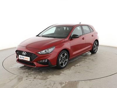 Usado Hyundai i30 N Line 120 CV (88 kW) 2023 Rojo Berlina