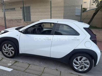 Usado Toyota Aygo X Play 72 CV (52 kW) 2023 Blanco SUV