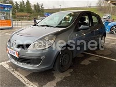 Usado Renault Clio II Authentique 85 CV (62 kW) 2004 Azul Berlina