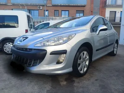 Usado Peugeot 308 SW Premium 120 CV (88 kW) 2008 Plateado Familiar