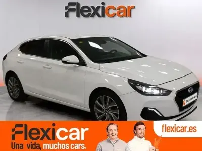 Usado Hyundai i30 120 CV (88 kW) 2018 Blanco Berlina