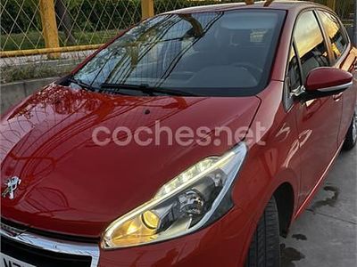Usado Peugeot 208 Active 82 CV (60 kW) 2019 Rojo Utilitario