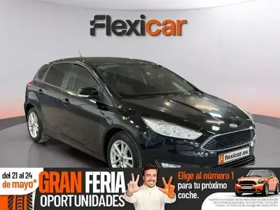Usado Ford Focus Trend 100 CV (73 kW) 2018 Negro