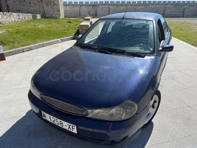 Usado Ford Mondeo RS 170 CV (125 kW) 1999 Azul Berlina