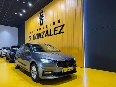 Usado Skoda Fabia Selection 95 CV (69 kW) 2025 Gris / plata Utilitario