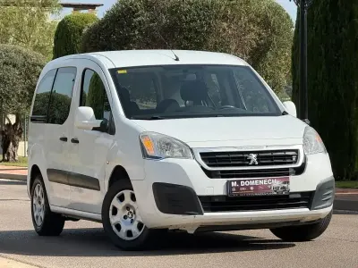 Käytetty Peugeot Partner Tepee Active 100 HP (73 kW) 2015 Valkoinen Tila-auto