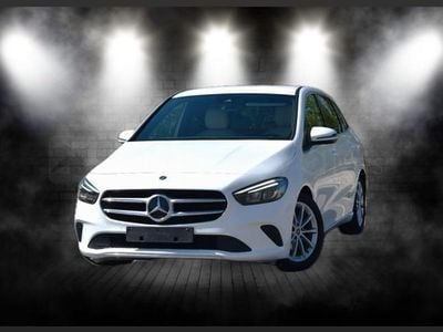 Usado Mercedes B180 Style 116 CV (85 kW) 2017 Plata (iridio) Monovolumen