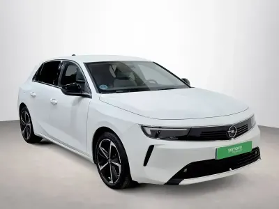 Begagnad Opel Astra Elegance 131 HK (96 kW) 2023 Vit Halvkombi