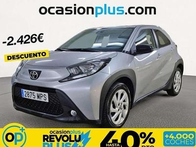 Usado Toyota Aygo Play 72 CV (52 kW) 2024 Gris Utilitario