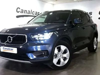 Usado Volvo XC40 Momentum 197 CV (144 kW) 2021 Azul SUV