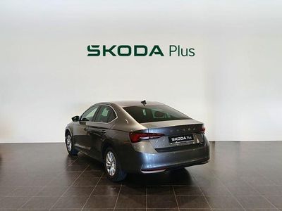 Usado Skoda Octavia Selection 150 CV (110 kW) 2025 Gris / plata Berlina