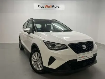 Usado Seat Arona Style Plus 110 CV (80 kW) 2022 Blanco SUV