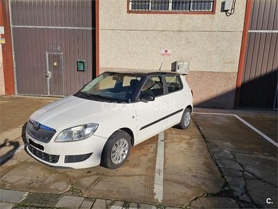 Usado Skoda Fabia Active 60 CV (44 kW) 2013 Blanco Berlina