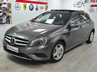 Usado Mercedes A200 Urban 136 CV (100 kW) 2015 Gris / plata Berlina