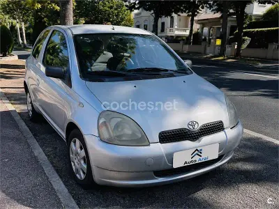 Usado Toyota Yaris Luna 86 CV (63 kW) 2001 Gris / plata Berlina