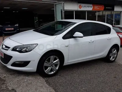 Usado Opel Astra Selective 165 CV (121 kW) 2015 Blanco Berlina