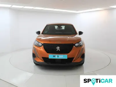 Usado Peugeot 2008 Active 100 CV (73 kW) 2023 Naranja SUV