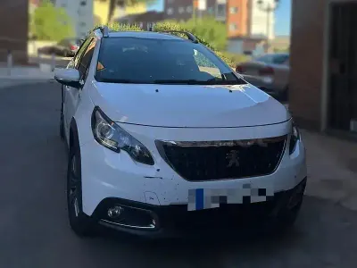 Usado Peugeot 2008 Signature Sky 100 CV (73 kW) 2019 Blanco SUV