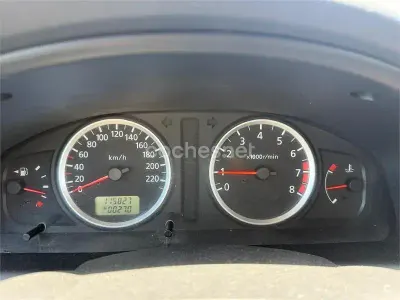 Usado Nissan Almera Visia 98 CV (72 kW) 2005 Gris / plata Berlina