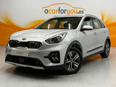 Usado Kia Niro 141 CV (103 kW) 2021 Gris / plata SUV