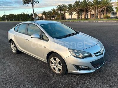 Gris / plata Usado 2014 Opel Astra Business Berlina | 6990 € (Precio justo)