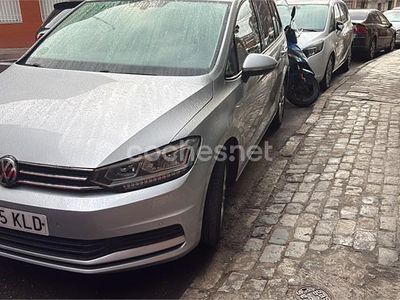 Usado VW Touran Advance 150 CV (110 kW) 2017 Gris / plata Monovolumen