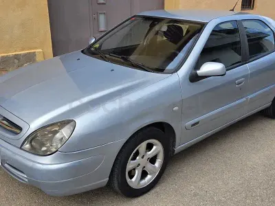 Usado Citroën Xsara Exclusive 110 CV (80 kW) 2002 Azul Berlina