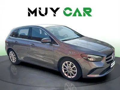 Usado Mercedes B180 136 CV (100 kW) 2021 Gris / plata Utilitario