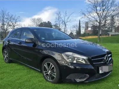 Usado Mercedes A180 Urban 109 CV (80 kW) 2013 Negro Berlina