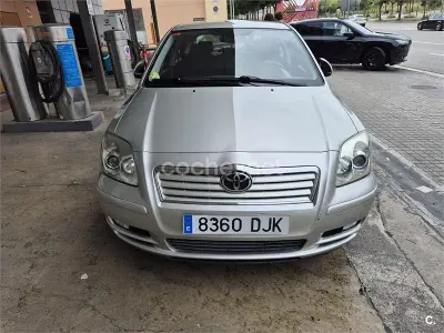Usado Toyota Avensis Sol 129 CV (94 kW) 2005 Gris / plata Berlina