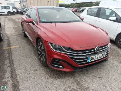 Usado VW Arteon R-line 150 CV (110 kW) 2022 Rojo Berlina