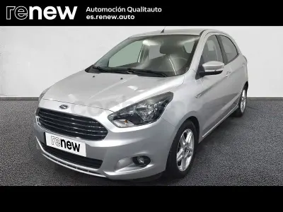 Usado Ford Ka Plus Ultimate 85 CV (62 kW) 2016 Gris / plata Utilitario