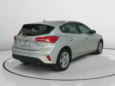 Usado Ford Focus Trend+ 125 HP (91 kW) 2021 Cinzento Sedan